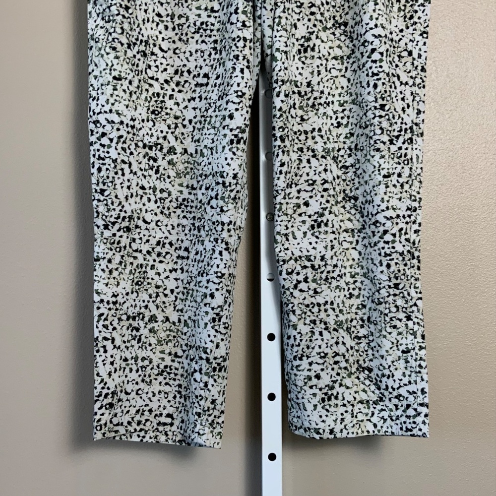 Old Navy High-Waisted StretchTech Utility Crop Pants - EUC - Picture 9 of 16